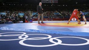 Renuncia lí­der de la lucha tras exclusión olí­mpica