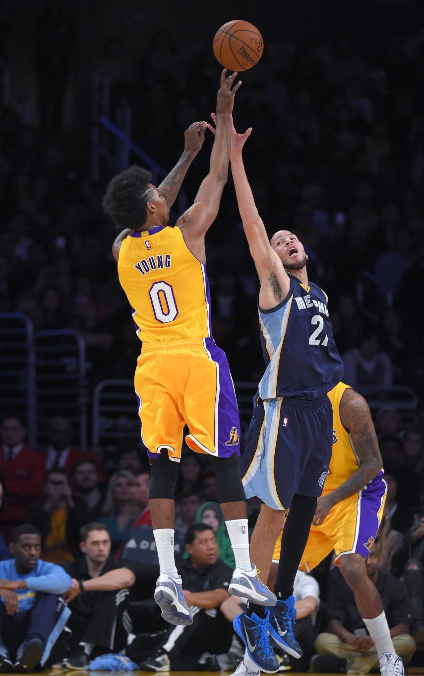 Los Grizzlies mantienen a raya a los Lakers