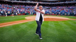 Carlos Ruiz recibió homenaje especial por no hitter con Phillies en el 2015