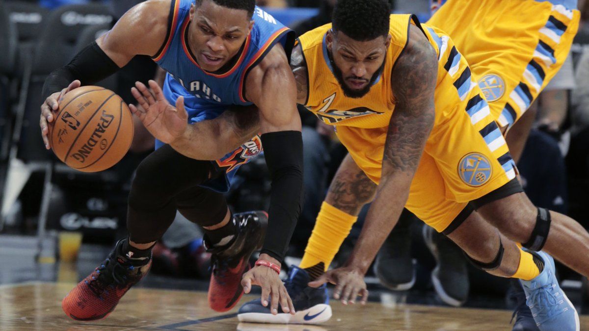 Westbrook logra triple doble; Thunder gana en alargue