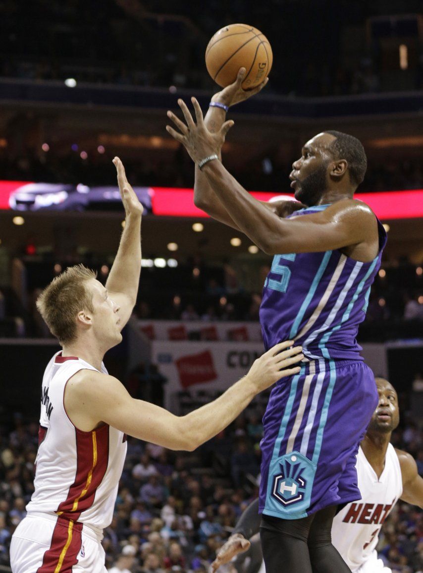 Hornets se imponen al fin ante Heat