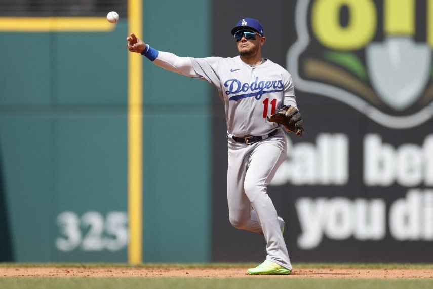 MLB: Miguel Rojas brilla en el campo corto mientras es entrevistado en vivo en ESPN