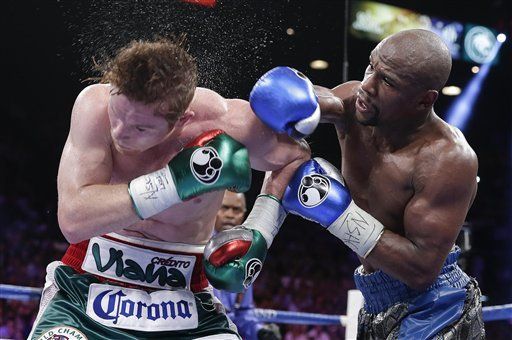 Mayweather derrota al Canelo Alvarez