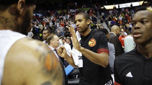 Horford anota 18 puntos y Hawks aplastan  a Pacers