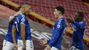 Everton gana el derbi y causa más problemas al Liverpool