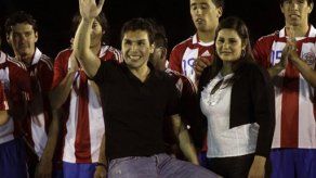 Paraguay vence 2-0 a Costa Rica y rinde homenaje a Cabañas