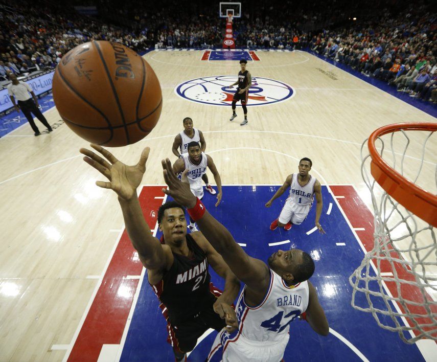 Whiteside y Wade comandan victoria del Heat ante 76ers