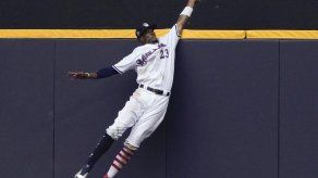 Mets obtienen a Broxton de Cerveceros para apoyo en jardines