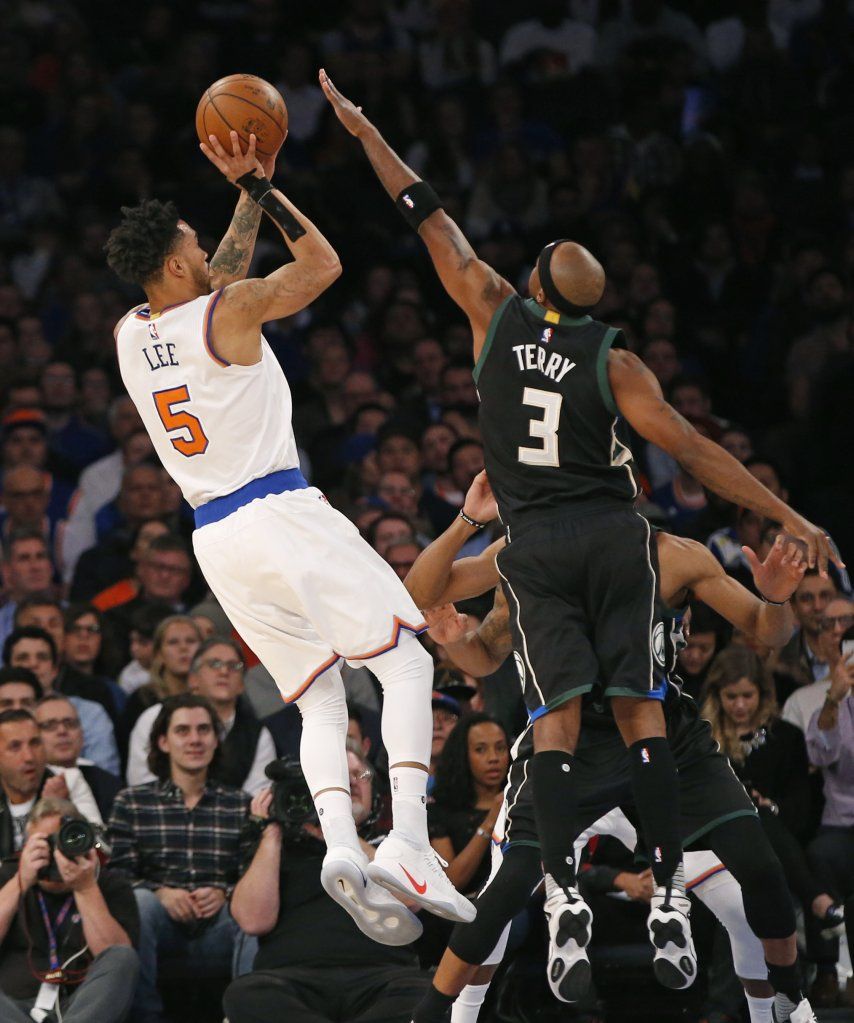 Antetokounmpo logra el enceste del triunfo de los Bucks