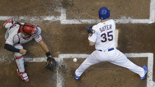 Los Cerveceros aplastan a los Filis 13-2 con Suter al timón