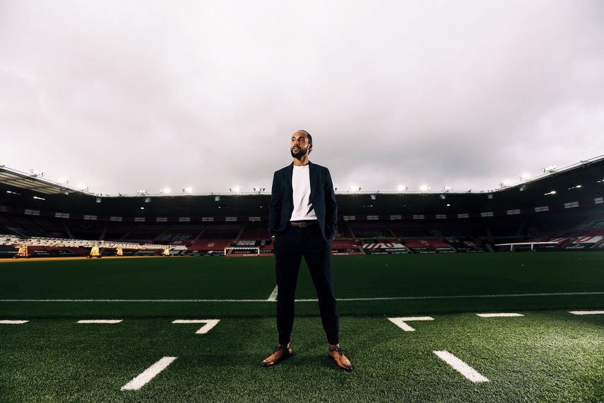 Theo Walcott anunció su retiro del fútbol profesional