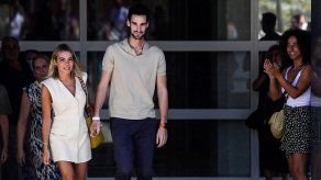 Sergio Rico es dado de alta del hospital meses después del accidente