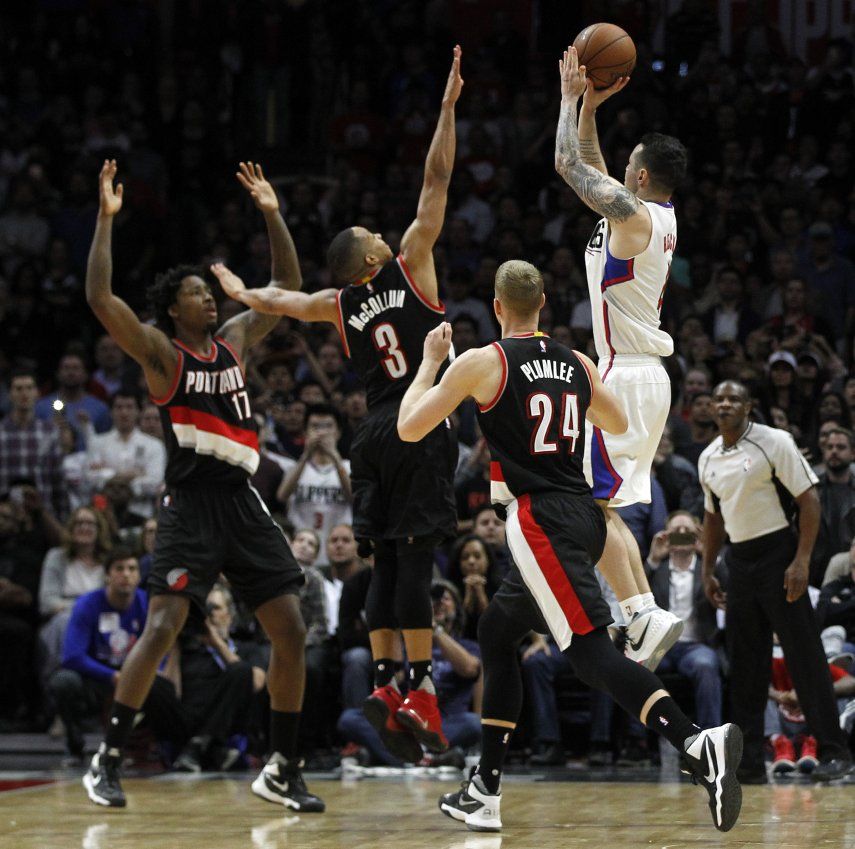 Clippers vencen a Blazers con tiro de Redick