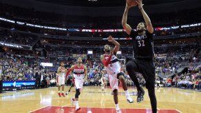 En 2 prórrogas, Wolves propinan dura derrota a Wizards