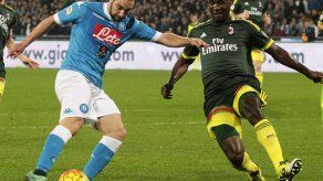 Napoli desperdicia oportunidad de tomar la punta en Italia