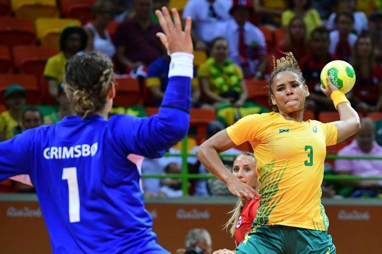 Brasil vence a Noruega en su estreno en el balonmano femenino en Rio