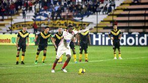 Luis Tejada finaliza el Apertura marcando doblete para Universitario