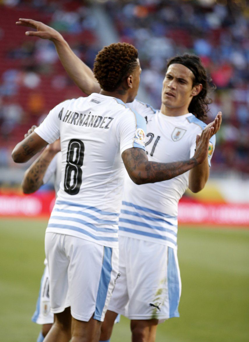 Uruguay se despide de la Centenario goleando 3-0 a Jamaica