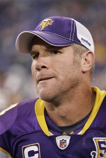 Favre espera que investigación siga su curso