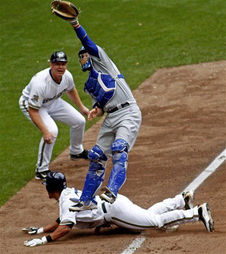 MLB: Cerveceros 5, Cachorros 4, 10 innings; Gómez decide