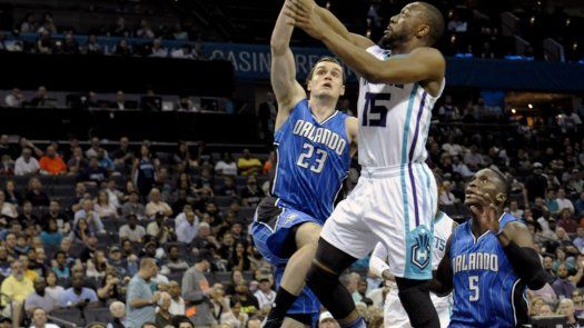 Hornets cierran estadía en casa con victoria sobre Magic