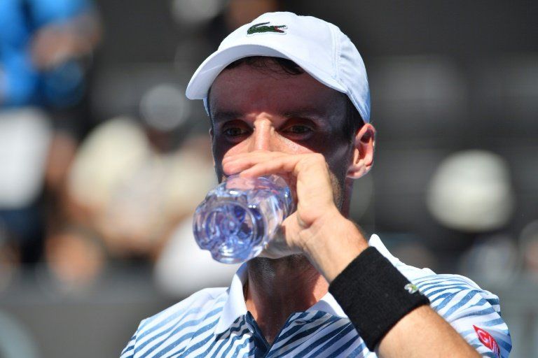 Nishikori y Bautista caen en Dubái, Federer elimina a Verdasco