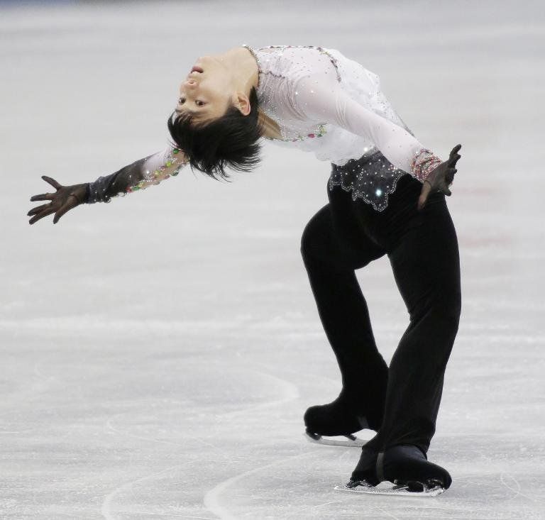 Hanyu gana título japonés de patinaje artístico y va a Sochi-2014