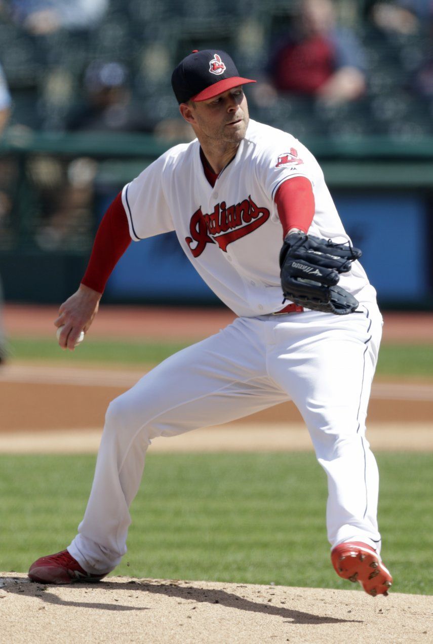 Kluber llega a 18 victorias, Indios vencen a Reales