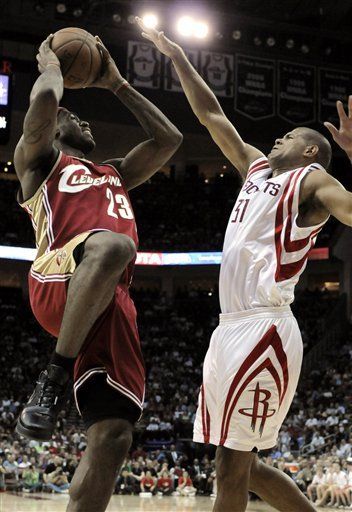NBA: Rockets 93, Cavaliers 74; Houston controla a LeBron