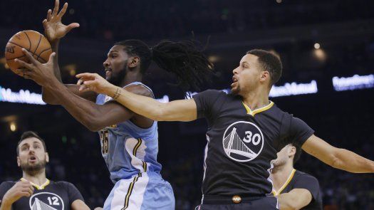 Los Warriors aguantan ante Nuggets, siguen invictos en casa