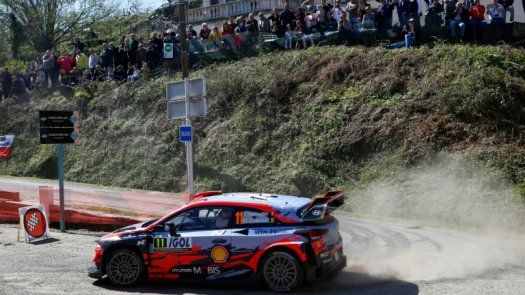 Thierry Neuville conquista el Rally de Córcega por delante de Ogier