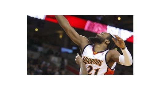 NBA: Warriors 111, Nets 79; Curry anota 32 y Maggette 29