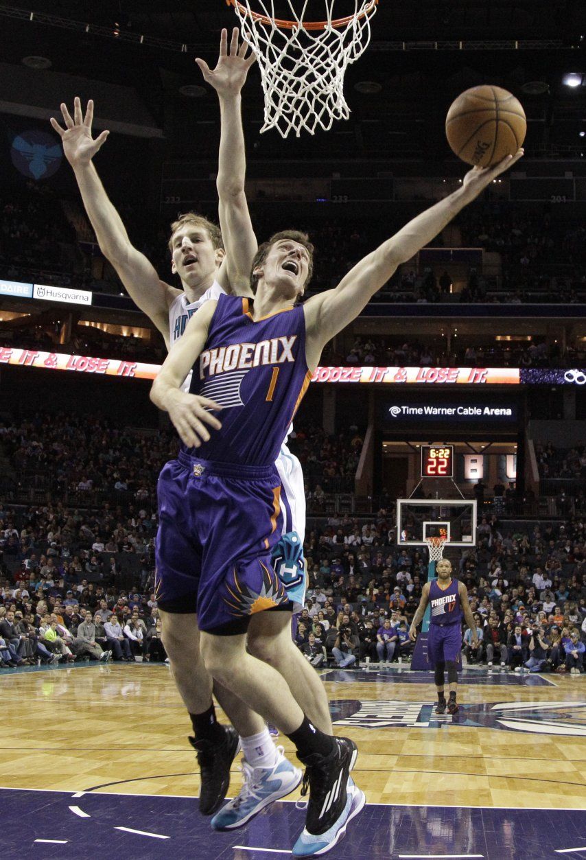 Thomas y Dragic comandan triunfo de Suns
