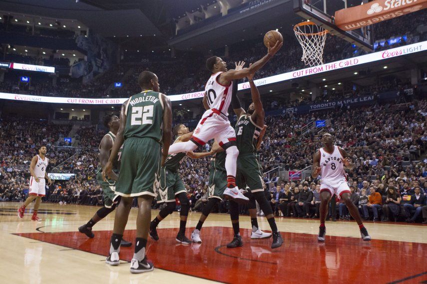 Con 27 puntos de DeRozan, Raptors derrotan 90-83 a Bucks