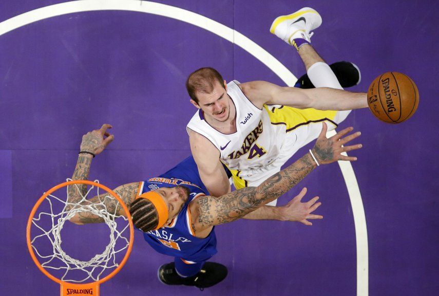 Lakers mantienen su buena racha con triunfo sobre Knicks