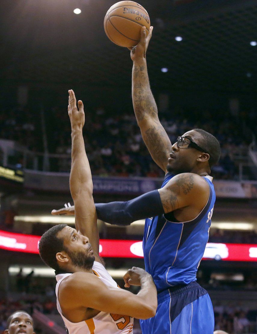Goodwin, Morris claves en triunfo de Suns sobre Mavericks