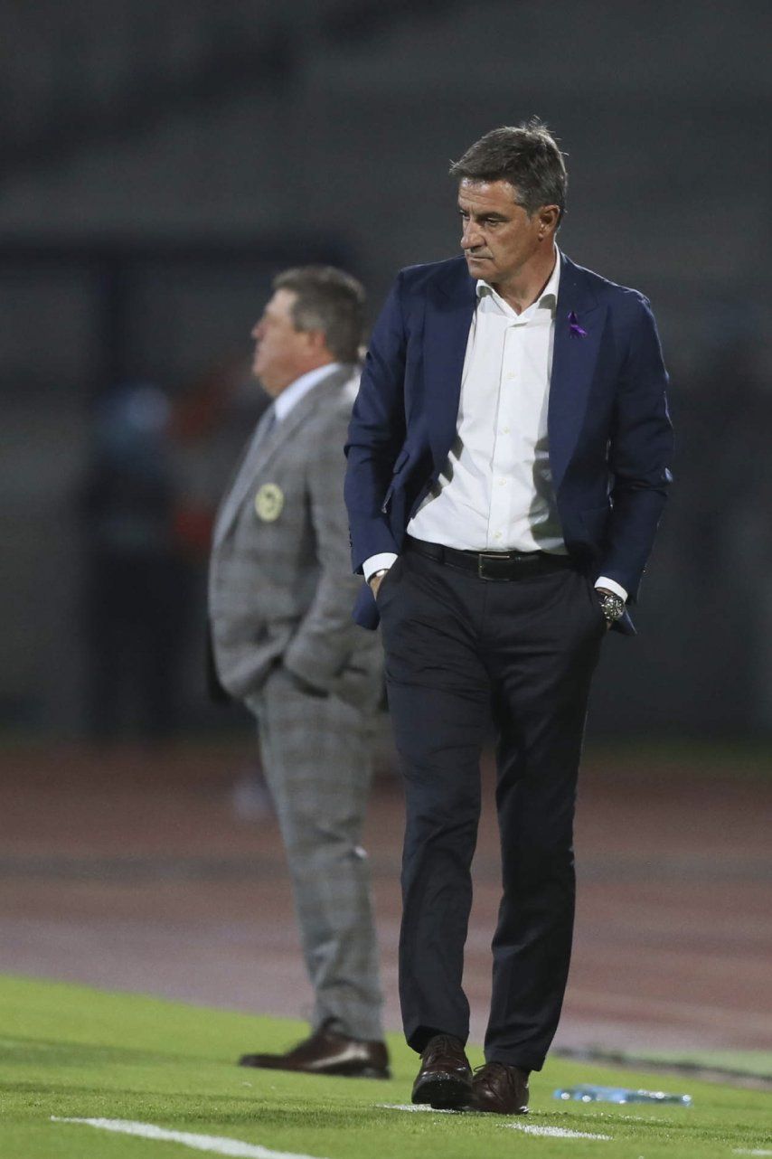 Pumas: Míchel acepta bajarse salario en 80%