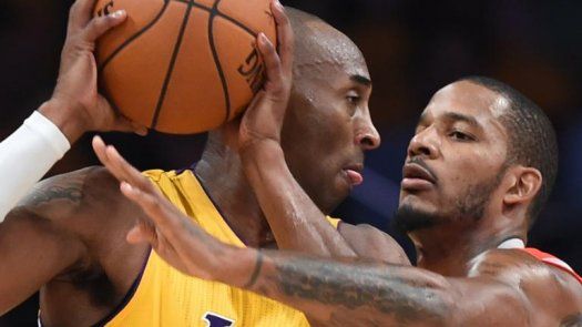 Kobe rompe récord de tiros fallados, Lakers caen