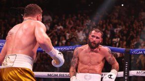 Saúl Canelo Álvarez venció a Caleb Plant, pero antes tuvieron una charla sobre el ring