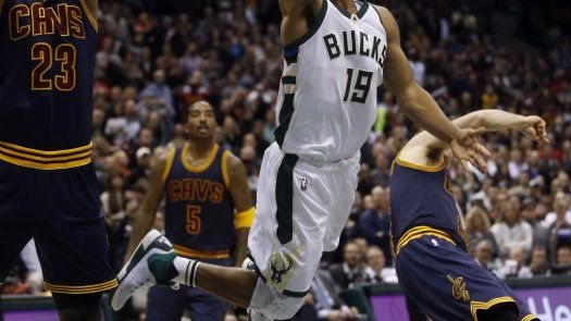 Bayless y Carter-Williams guían triunfo de Bucks
