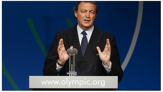 Carrión deja cargo en el COI