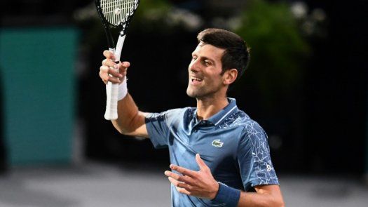 Djokovic celebra su número 1 pasando a cuartos en París-Bercy
