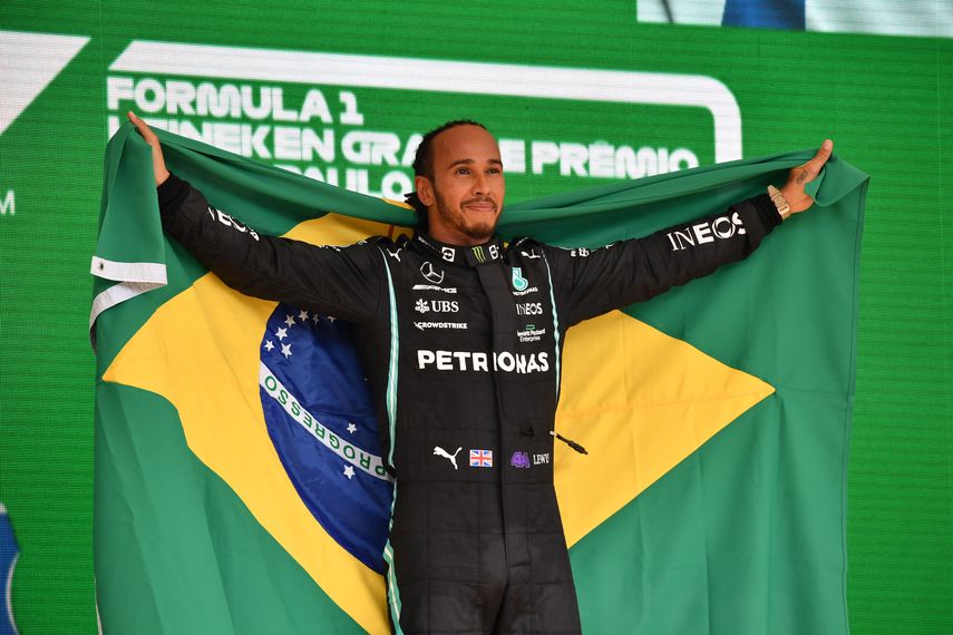Lewis Hamilton gana el GP de Brasil tras una remontada memorable